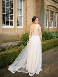 YDD123 Signature Wedding Dress